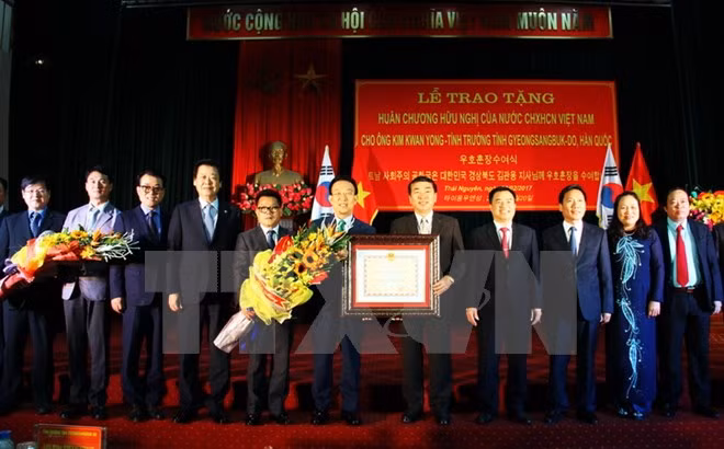 Ordre de l'Amitié au gouverneur de la province sud-coréenne de Gyeongsangbuk-do ảnh 1