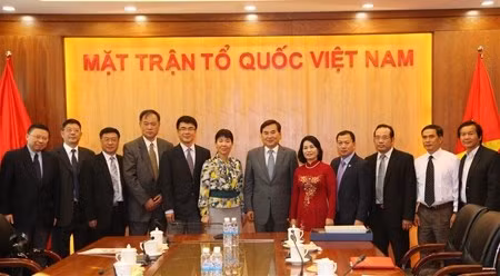 Vietnam-Chine: renforcement des relations entre le FPV et la CCPPC ảnh 1