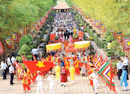 La fête du Temple des rois fondateurs Hùng 2017 durera 6 jours ảnh 1 La fête du Temple des rois fondateurs Hùng 2017 durera 6 jours ảnh 1