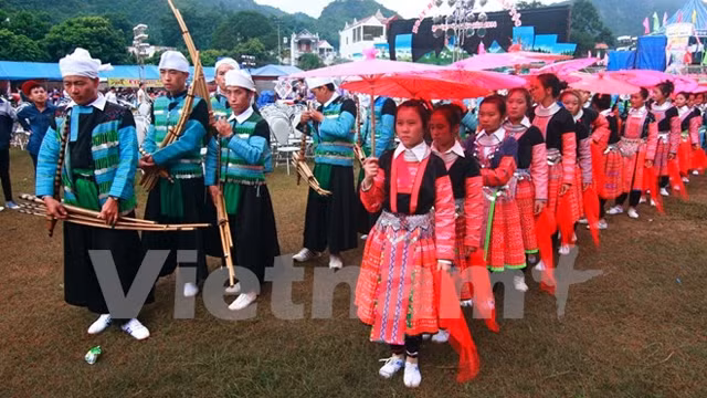 Môc Châu: exposition-foire de commerce et de tourisme Vietnam - Laos ảnh 1