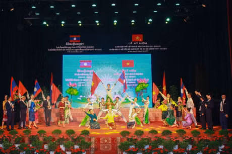 Ha Tinh renforce sa coopération avec des localités laotiennes ảnh 1
