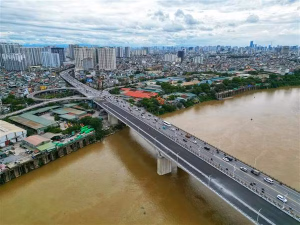 Le PM à la cérémonie inaugurale de la 2e phase du pont Vinh Tuy, à Hanoï ảnh 3