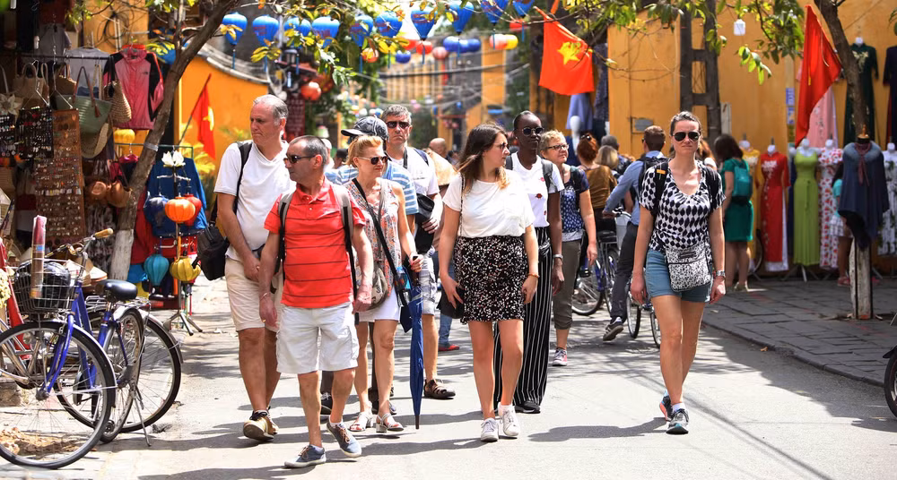 Réunion de diffusion de nouveaux documents pour accélérer le développement du tourisme ảnh 2