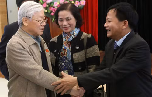 Le secrétaire général du PCV rencontre des électeurs de Hanoi ảnh 1