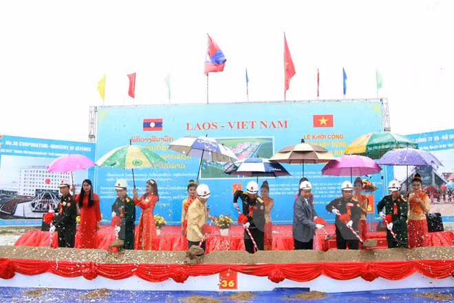 Le Vietnam aide le Laos dans la formation des gardes-frontières ảnh 1