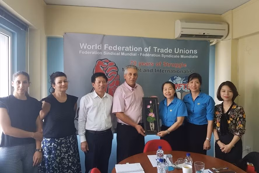 Une délégation syndicale du Vietnam en visite de travail en Grèce ảnh 1