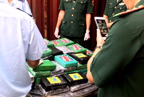 Ba Ria-Vung Tau: 100 pains de cocaïne découverts dans un conteneur ảnh 1 Ba Ria-Vung Tau: 100 pains de cocaïne découverts dans un conteneur ảnh 1