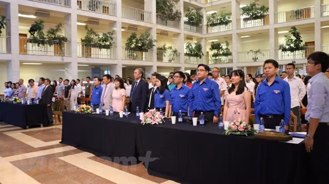 Le Camp d'été des étudiants et des jeunes vietnamiens en Europe s’ouvre en Hongrie ảnh 1