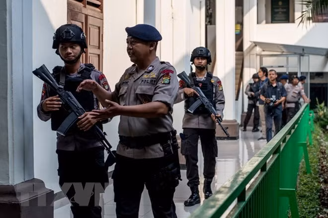 La police indonésienne arrête cinq terroristes liés à l'EI ảnh 1 La police indonésienne arrête cinq terroristes liés à l'EI ảnh 1