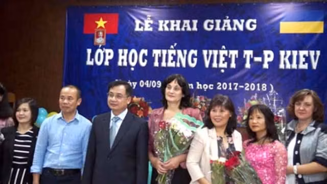 Ouverture d'une classe de langue vietnamienne à Kiev ảnh 1