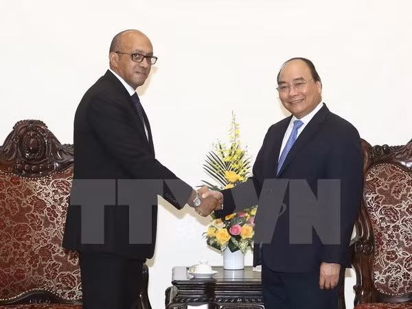 Le PM salue les contributions de l'ambassadeur cubain ảnh 1