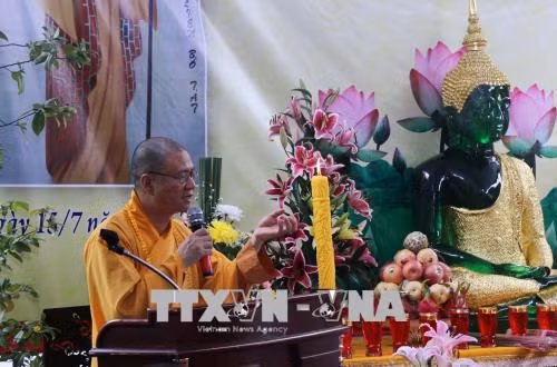 La communauté des Vietnamiens au Laos célèbre la fête Vu Lan ảnh 1