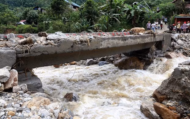 Le PM ordonne de se concentrer sur le traitement des conséquences des intempéries à Lao Cai ảnh 1