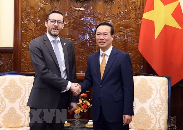 L'ambassadeur britannique est impressionné par l'ambition de développement des Vietnamiens ảnh 2