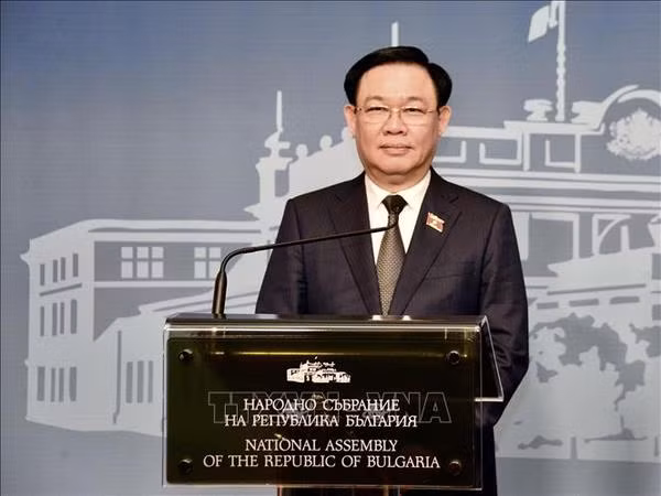 Le président de l'Assemblée nationale rencontre des hommes d’affaires bulgares ảnh 1 Le président de l'Assemblée nationale rencontre des hommes d’affaires bulgares ảnh 1