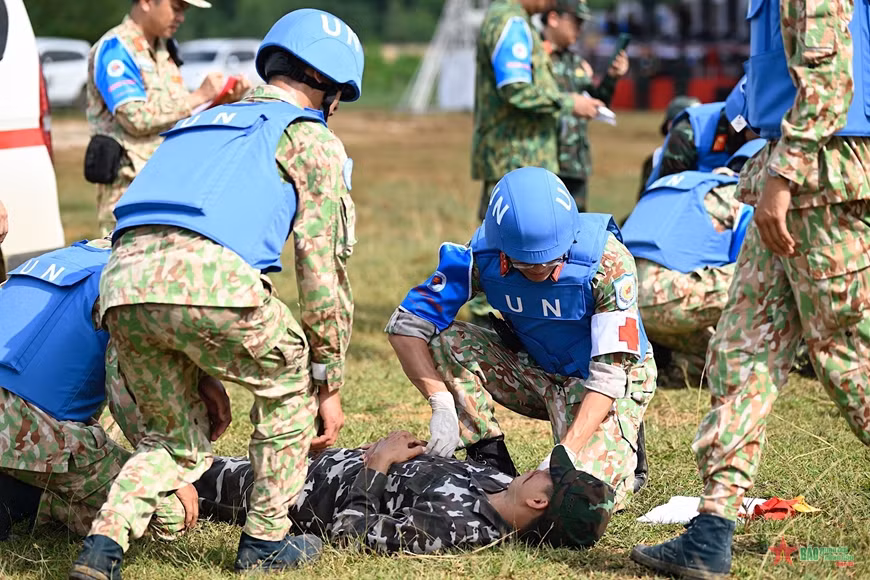 Exercices intégrés pour de futurs soldats de la paix de l’ONU ảnh 1