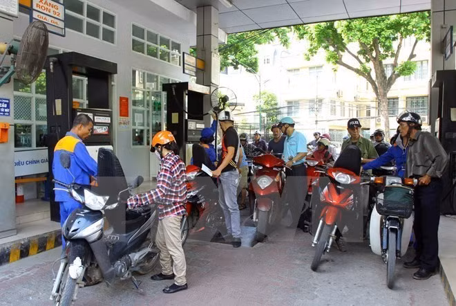 Baisse du prix de l'essence, hausse de celui du diesel et du pétrole lampant ảnh 1
