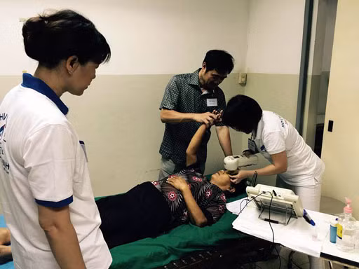 Les médecins vietnamiens au chevet des patients démunis au Laos ảnh 2 Les médecins vietnamiens au chevet des patients démunis au Laos ảnh 2