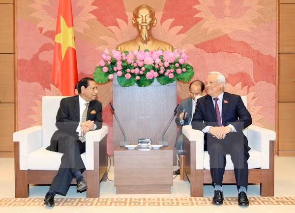 Des parlementaires bangladais à Hanoi ảnh 1