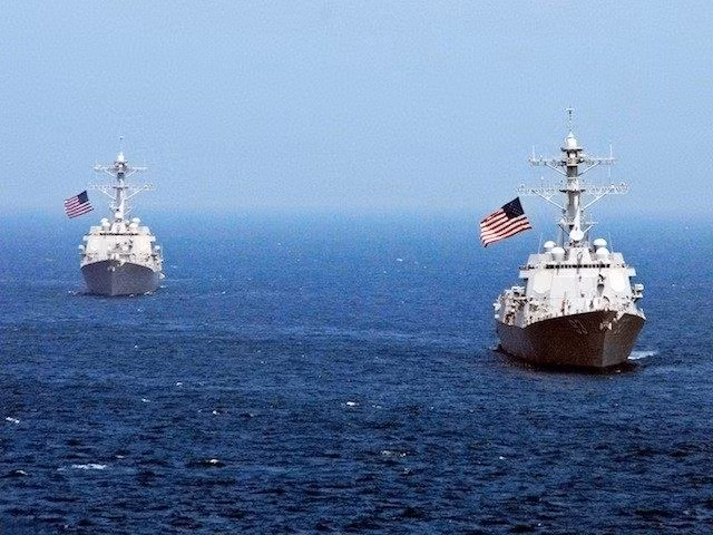 Un destroyer américain approche le récif de Fiery Cross ảnh 1