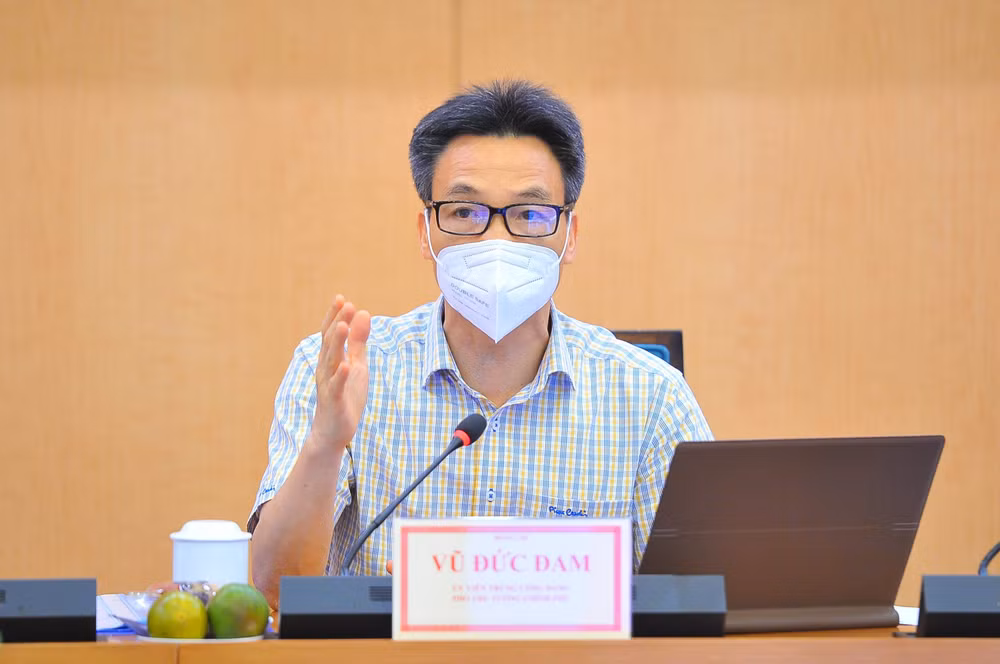 Inspection du travaux de prévention et de lutte anti-COVID-19 à Hanoï ảnh 1