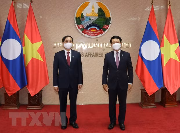 Le ministre des Affaires étrangères travaille avec son homologue lao ảnh 1 Le ministre des Affaires étrangères travaille avec son homologue lao ảnh 1