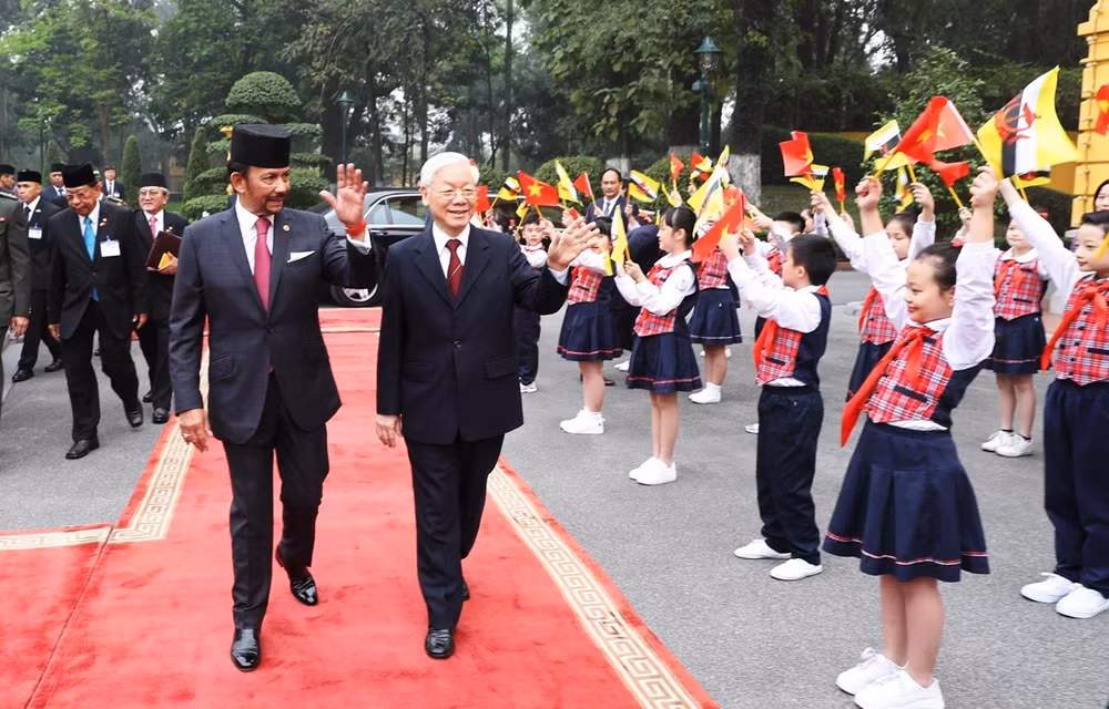 Cérémonie d’accueil officielle en l’honneur du sultan du Brunei Haji Hassanal Bolkiah ảnh 1