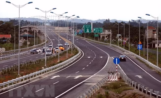Le PM: La construction d'autoroutes doit créer de nouveaux espaces de développement ảnh 2
