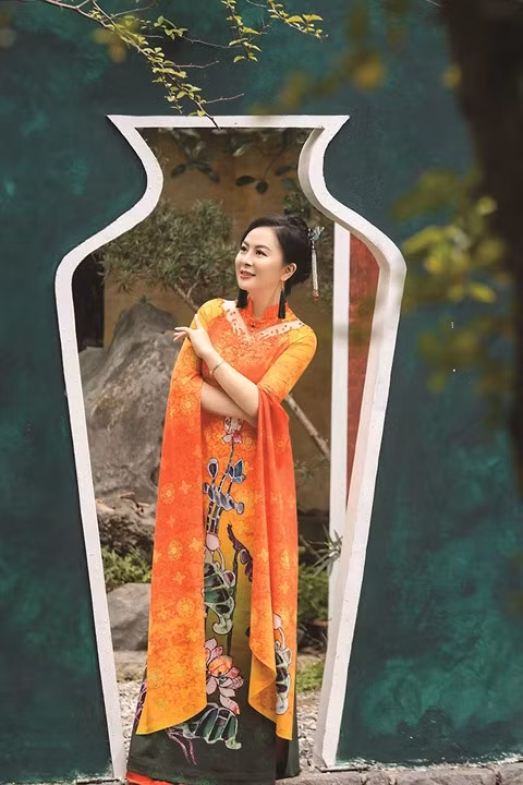 Des áo dài inspirés de la céramique ảnh 1