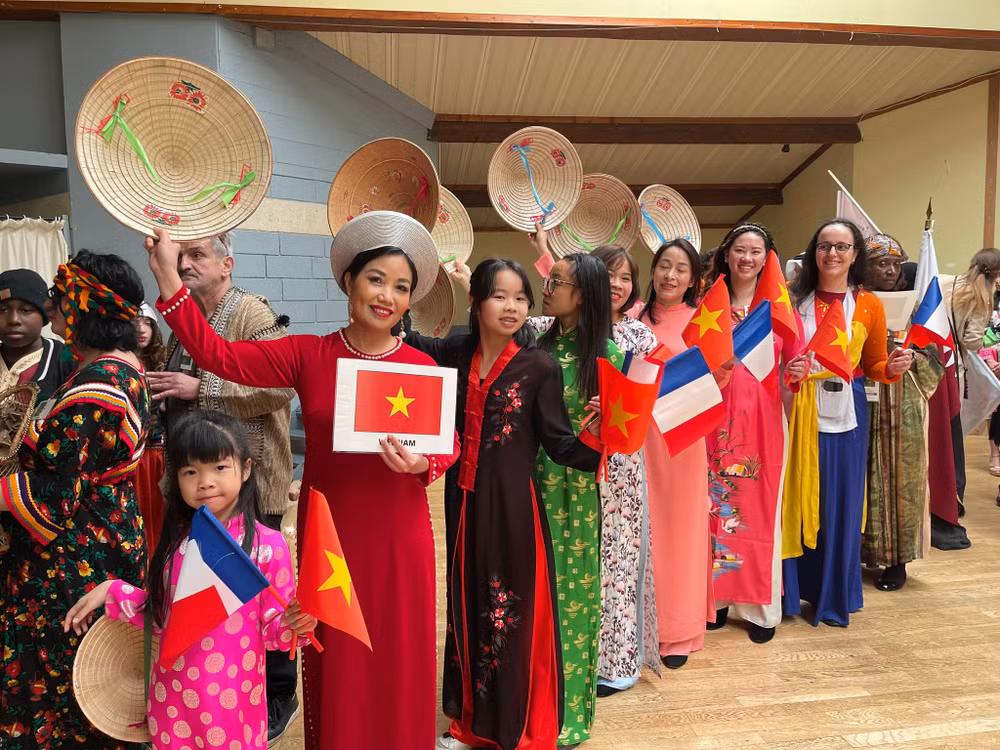Le Vietnam se brille au Week-end de la Francophonie à Yèbles ảnh 1