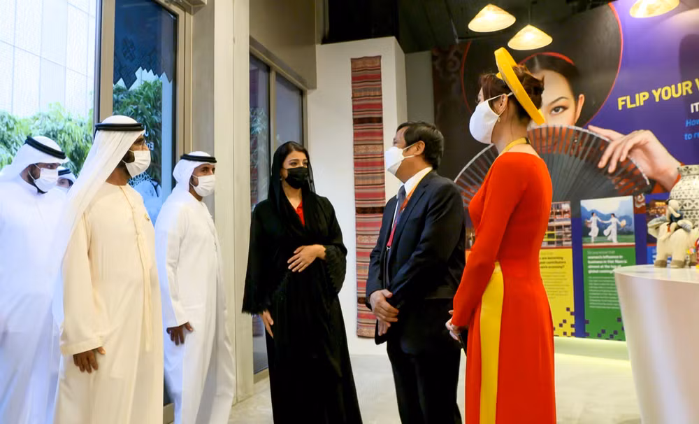 L’Émir de Dubaï visite la Maison des expositions du Vietnam à l’Expo 2020 Dubaï ảnh 1 L’Émir de Dubaï visite la Maison des expositions du Vietnam à l’Expo 2020 Dubaï ảnh 1