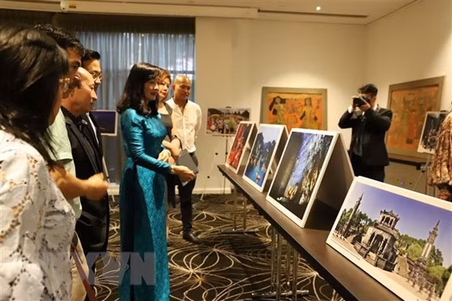 Des laques et photos du Vietnam exposées à Melbourne ảnh 1 Des laques et photos du Vietnam exposées à Melbourne ảnh 1