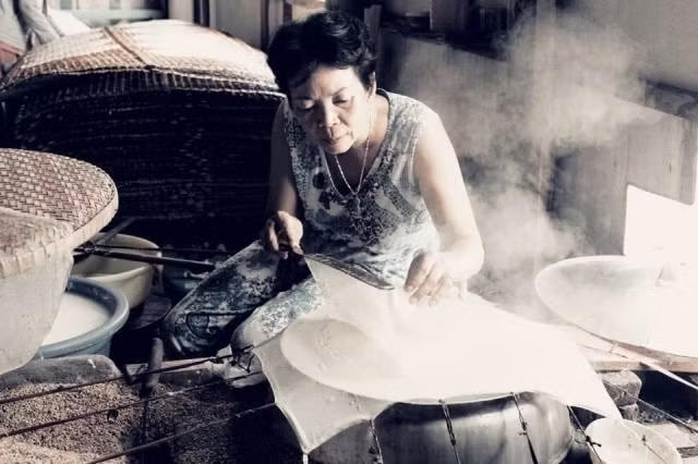 La galette de riz exposée à la rosée de Trang Bàng ảnh 1