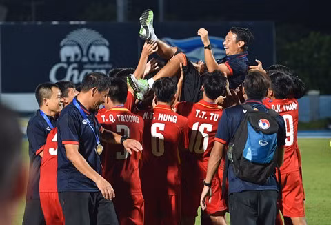 Football : la jeunesse prend le pouvoir ảnh 2