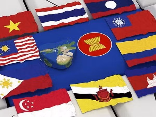 SOM ASEAN+3 et SOM EAS : renforcement de la coopération dans des domaines ảnh 1