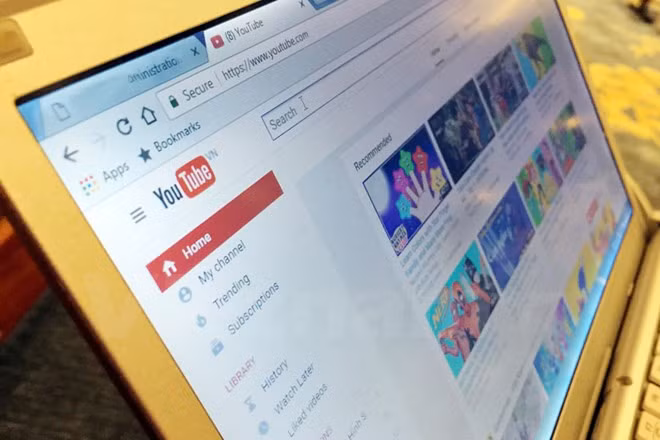 Google bloque 1.500 vidéos aux contenus illicites signalées au Vietnam ảnh 1