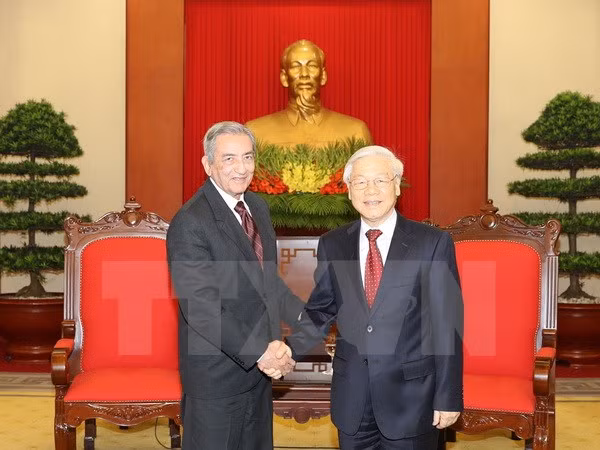 Vietnam et Cuba renforcent l'échange des expériences théoriques ảnh 1