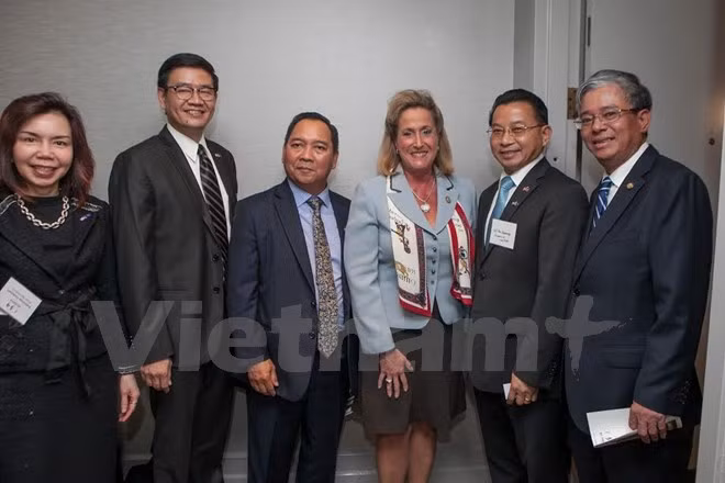 Des congressmen américains veulent des liens accrus avec le Vietnam et l’ASEAN ảnh 3