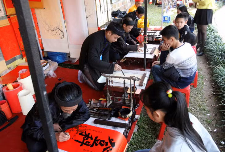 Demander une calligraphie, une coutume des Vietnamiens pendant le Têt ảnh 2 Demander une calligraphie, une coutume des Vietnamiens pendant le Têt ảnh 2