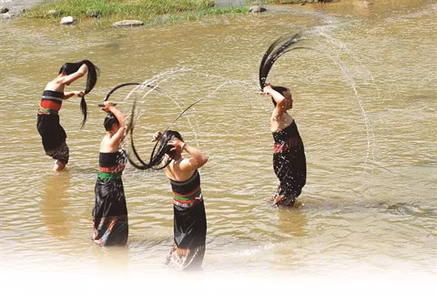 Une tradition tirée par les cheveux ảnh 2 Une tradition tirée par les cheveux ảnh 2