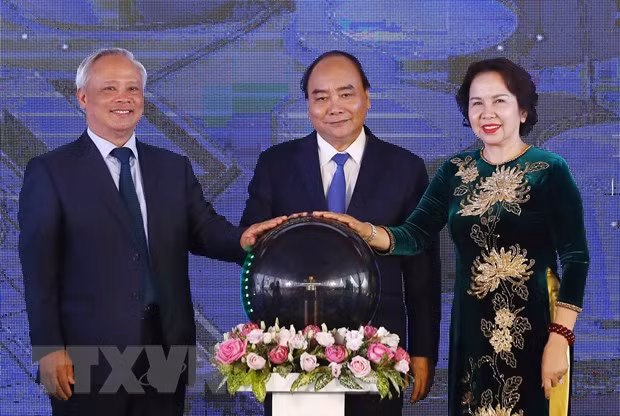 Le PM assiste à l’inauguration de l’entrepôt et du terminal pétroliers DKC Petro ảnh 1 Le PM assiste à l’inauguration de l’entrepôt et du terminal pétroliers DKC Petro ảnh 1