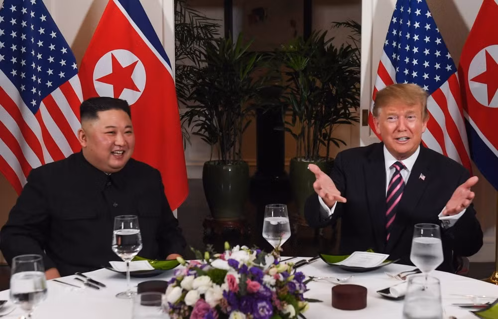 Les présidents des Etats-Unis et de la RPDC finissent leur dîner ensemble à Hanoï ảnh 1 Les présidents des Etats-Unis et de la RPDC finissent leur dîner ensemble à Hanoï ảnh 1