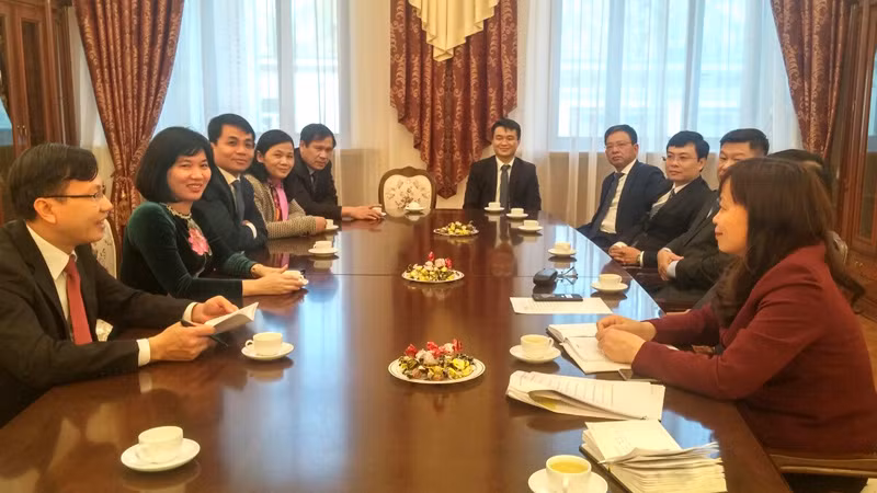 Hanoi resserre ses liens avec la Russie et la République tchèque ảnh 1 Hanoi resserre ses liens avec la Russie et la République tchèque ảnh 1