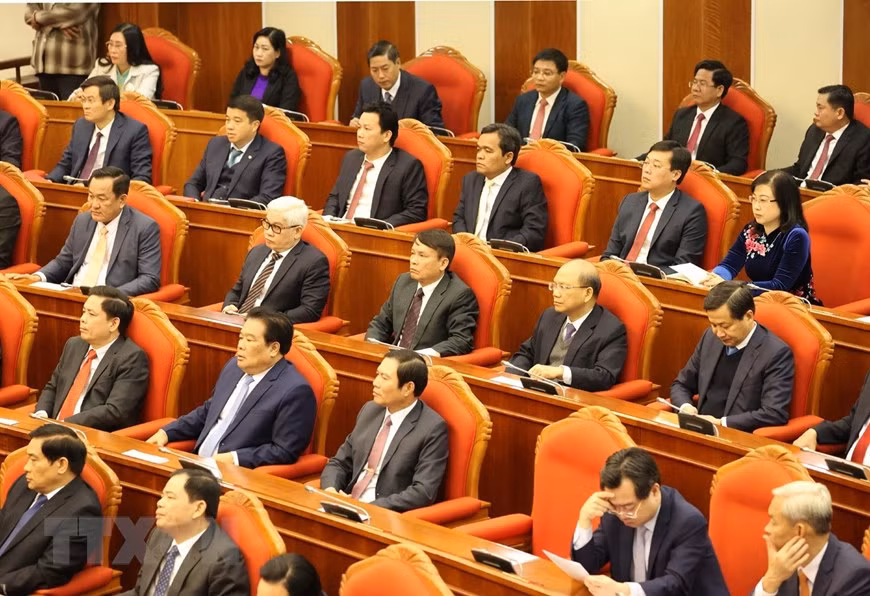 Le Comité central du Parti examine le leadership du 12e mandat ảnh 1