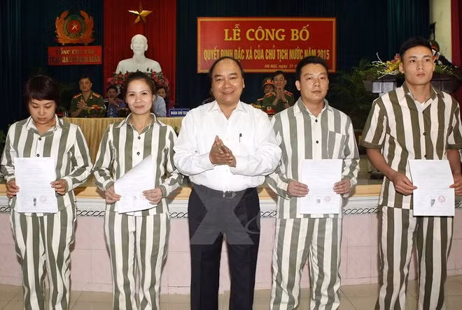 Le vice-PM Nguyên Xuân Phuc demande d’aider les graciés ảnh 1