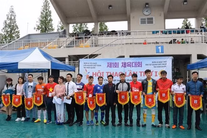 Activités sportives des Viet kieu à Singapour et en République de Corée ảnh 2 Activités sportives des Viet kieu à Singapour et en République de Corée ảnh 2
