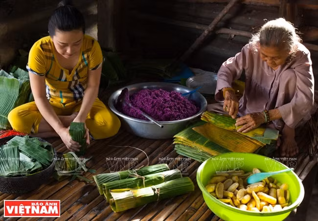 Le “banh tet lá cẩm”, une spécialité réputée de Cân Tho ảnh 1