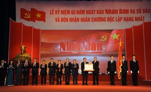 Célébration du 65e anniversaire du Journal "Nhân Dân" ảnh 1