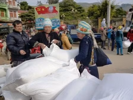 Plus de 1.544 tonnes de riz pour les provinces de Diên Biên et Lang Son ảnh 1 Plus de 1.544 tonnes de riz pour les provinces de Diên Biên et Lang Son ảnh 1