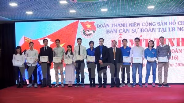 Célébration du 85e anniversaire de l’Union de la jeunesse communiste Ho Chi Minh en Russie ảnh 1